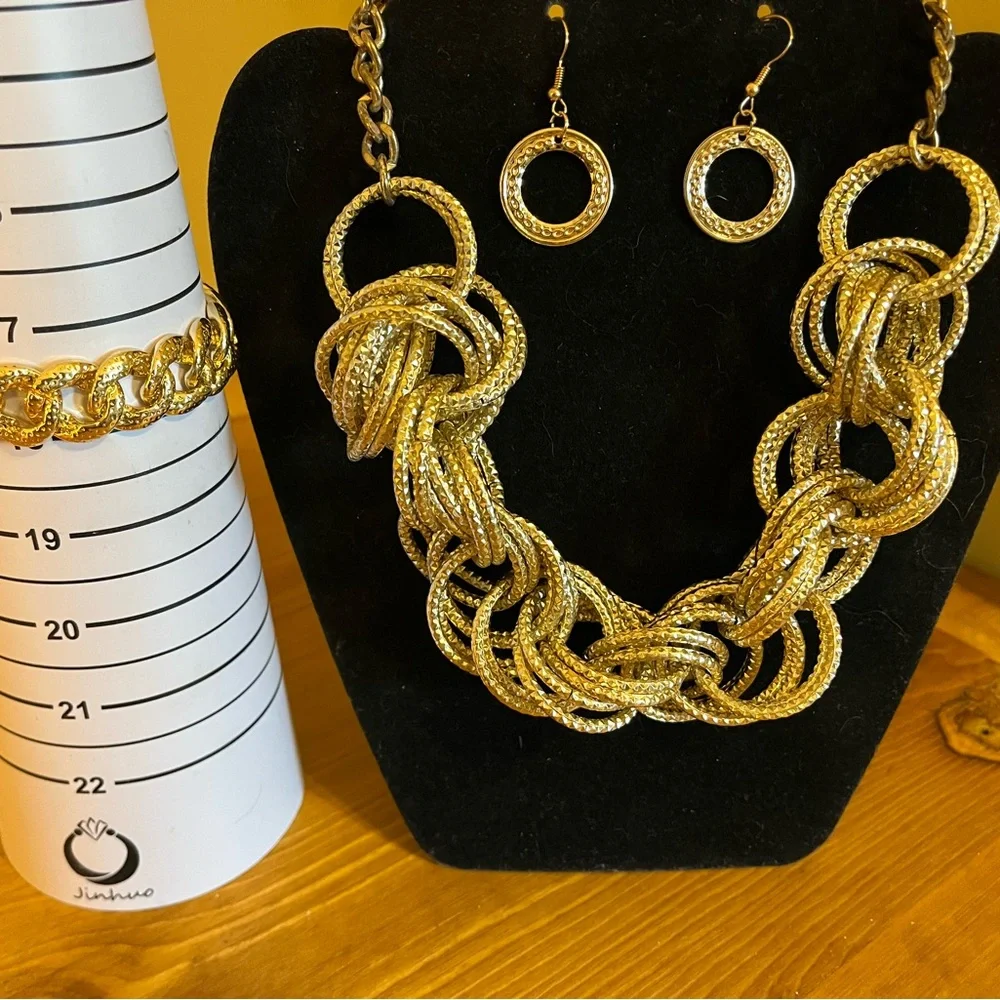 New York gold tone chunky necklace, bracelet, earrings set 16 “ - Picture 2 of 9